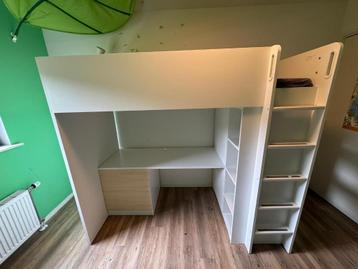 Hoogslaper met bureau