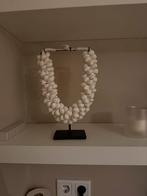 Decoratieve schelpenketting op standaard, Ophalen of Verzenden, Zo goed als nieuw