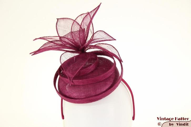 Disc Fascinator Hawkins bordeaux paars sinamay sisal diadeem, Kleding | Dames, Hoeden en Petten, Nieuw, Hoed, One size fits all