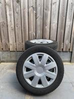 Winterbanden op velg Toyota Auris 205/55 R16 + wieldoppen, Auto-onderdelen, Banden en Velgen, Ophalen, Gebruikt, 16 inch, Banden en Velgen