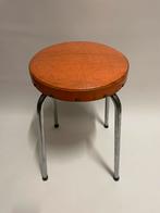 Oud oranje keuken krukje, Huis en Inrichting, Ophalen, Gebruikt, IJzer