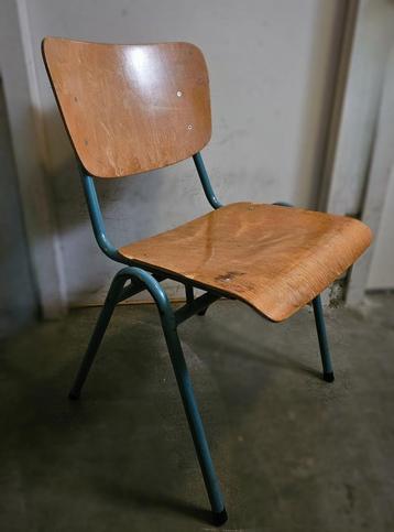 Klassieke schoolstoel beschikbaar voor biedingen