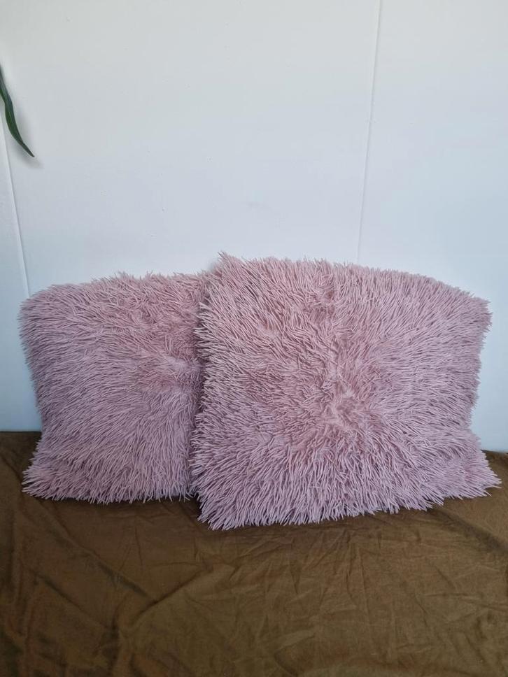 Sierkussens met pluizige stof, Huis en Inrichting, Woonaccessoires | Kussens, Zo goed als nieuw, Vierkant, Ophalen