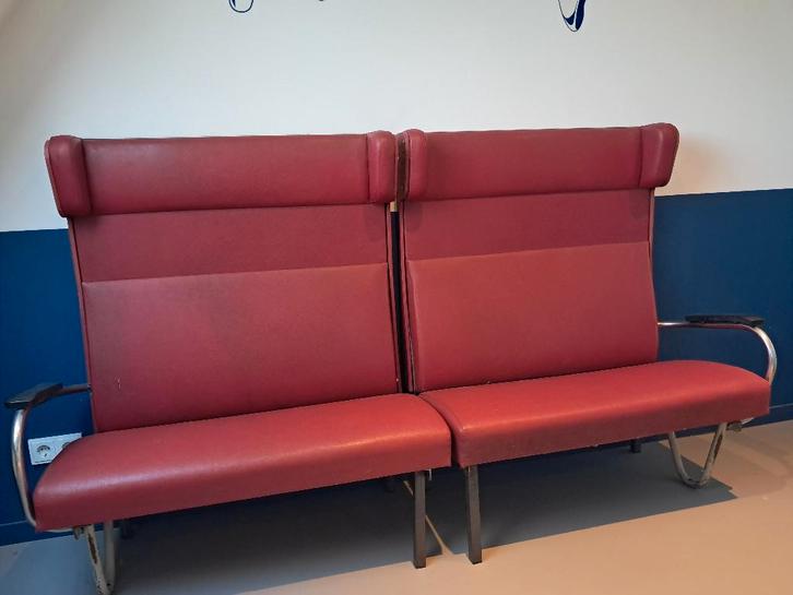 Treinbankje, Huis en Inrichting, Stoelen, Gebruikt, Vier, Hout, Overige materialen, Rood, Ophalen