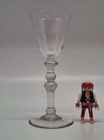 Georgisch licht baluster wijnglas c1750 beschikbaar voor biedingen