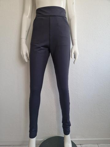 Trvl Drss pantalon. Maat M. Donkerblauw. beschikbaar voor biedingen