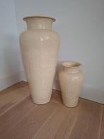 Twee prachtige vazen aardewerk., Ophalen, Zo goed als nieuw, Aardewerk of Porselein, Minder dan 50 cm