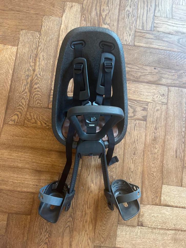 Yepp Thule mini Voorzitje - Bruin, Fietsen en Brommers, Fietsaccessoires | Fietsstoeltjes, Gebruikt, Voorzitje, 9 t/m 18 kg, Voetsteuntjes