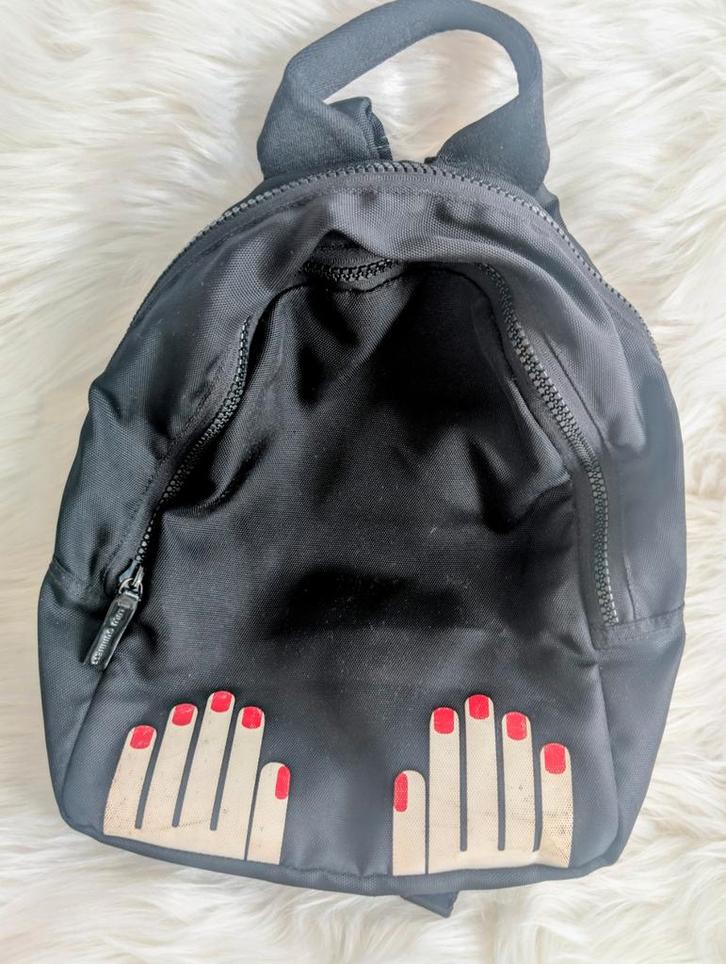 Lulu Guinness Rugzak - Zwart met Handen Design, Sieraden, Tassen en Uiterlijk, Tassen | Rugtassen, Gebruikt, Kipling, Minder dan 25 cm