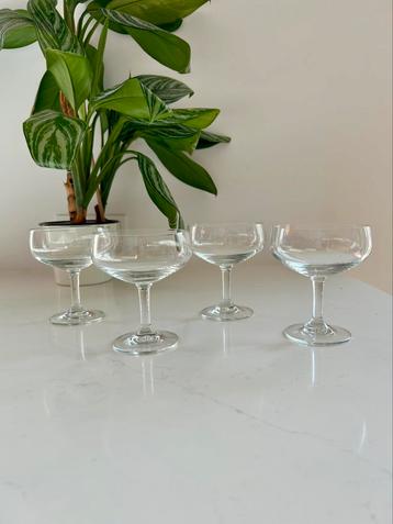 4 kristallen coupe glazen Schott Zwiesel. Strakke vorm beschikbaar voor biedingen