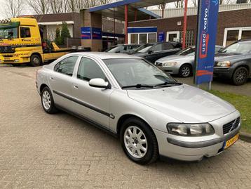 Volvo S60 2.4 140PK Leder, airco, verse Distributieriem, nie beschikbaar voor biedingen