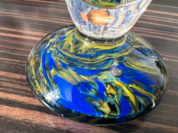Mooi antiek Boheems vaasje met blauw groen gedraaid glas beschikbaar voor biedingen