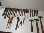 Antiek gereedschap houtbeitel,gutsen,hamers,zaagzettang enz, Ophalen of Verzenden