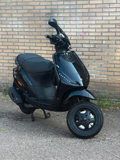 Piaggio zip 4t iget, Fietsen en Brommers, Scooters | Piaggio, Zo goed als nieuw, Zip, Maximaal 45 km/u, Benzine, Ophalen