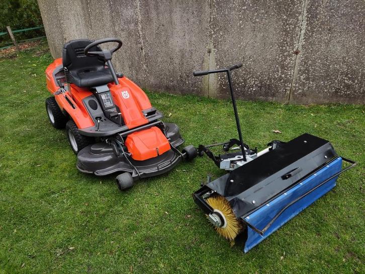 HUSQVARNA zitmaaier (type R216, B&S, 103 cm, veegbezem), Tuin en Terras, Zitmaaiers, Gebruikt, 90 tot 120 cm, Elektrische starter