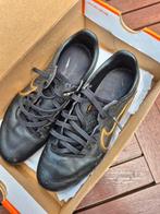 Voetbal schoenen, Sport en Fitness, Voetbal, Ophalen, Gebruikt, Maat XS of kleiner, Schoenen