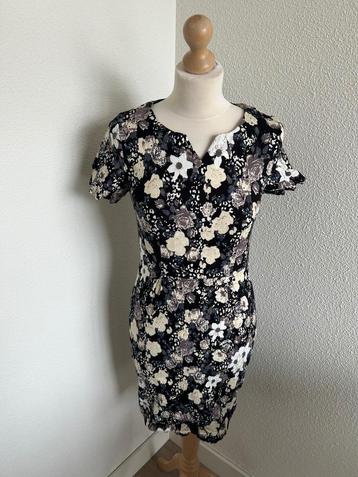 Sugarhill maat 40 elegant jurkje bloem 2202 beschikbaar voor biedingen