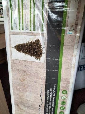 Te koop kunstkerstboom en kerstdecoratie  beschikbaar voor biedingen
