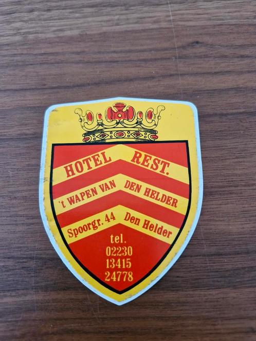 2045 Hotel 't Wapen van Den Helder Vintage Sticker, Verzamelen, Stickers, Ophalen of Verzenden