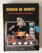 Boek verken de ruimte pop-up boek ruimtevaart space shuttle, Ophalen of Verzenden, Zo goed als nieuw, Natuurwetenschap