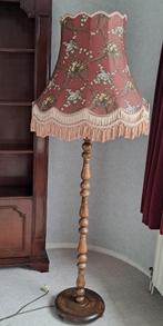 Staande schemerlamp eiken gedraaide voet met kap, Huis en Inrichting, Lampen | Vloerlampen, Ophalen, Hout, 150 tot 200 cm