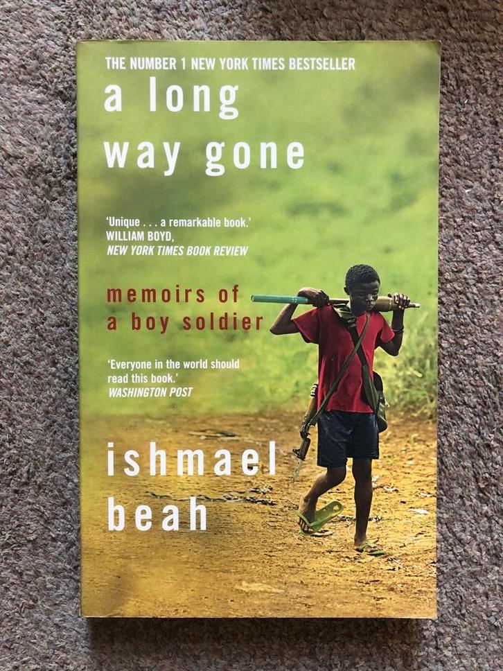 Ishmal Beah A Long Way GoneMemoirs of a Boy Soldier, Boeken, Oorlog en Militair, Zo goed als nieuw, Overige onderwerpen, Tweede Wereldoorlog