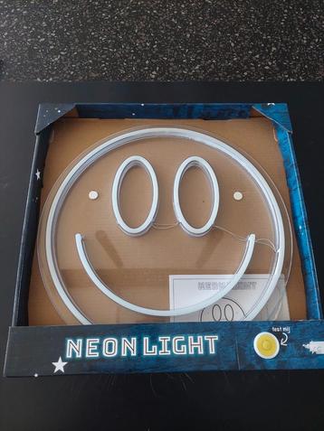 Neon Light SmileyFace beschikbaar voor biedingen