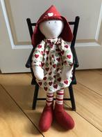 Pop 67 cm met houten stoel, Kinderen en Baby's, Ophalen of Verzenden, Babypop