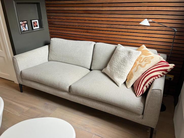 Design on Stock bank, 2,5 zits, Huis en Inrichting, Banken | Bankstellen, Zo goed als nieuw, Rechte bank, Driepersoons, 150 tot 200 cm