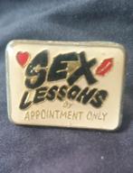 Pin Sex Lessons (vintage), Verzamelen, Speldjes, Pins en Buttons, Ophalen of Verzenden