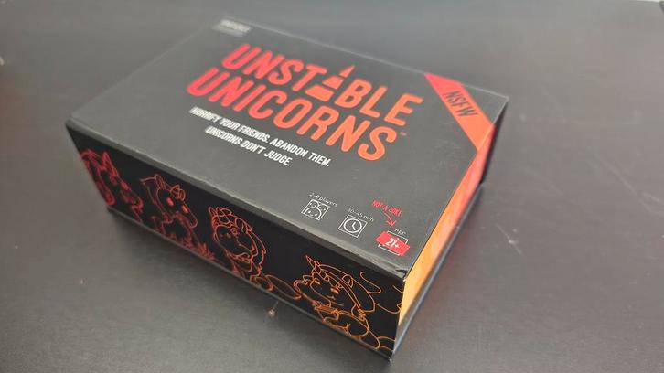 Unstable Unicorns (NSFW), Hobby en Vrije tijd, Gezelschapsspellen | Kaartspellen, Zo goed als nieuw, Ophalen of Verzenden