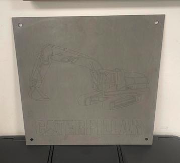 Staal plaat met gravure Caterpillar beschikbaar voor biedingen