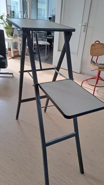 Beamertafel - Projectietafel  beschikbaar voor biedingen