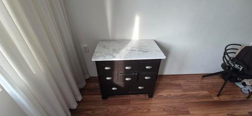 Zwarte houten kast met marmeren blad – 90x55x82 cm, Huis en Inrichting, Kasten | Ladekasten, Gebruikt, Minder dan 100 cm, 50 tot 100 cm