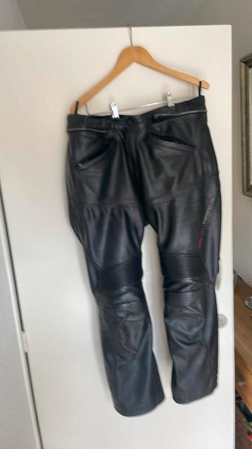 Geheel lederen motorbroek beschikbaar voor biedingen