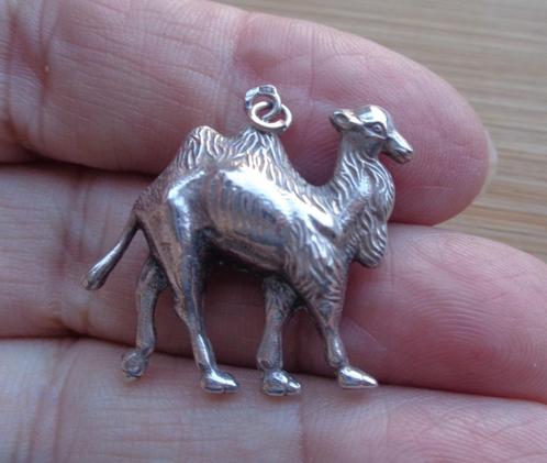 zilveren hanger kameel [076], Sieraden, Tassen en Uiterlijk, Kettinghangers, Zo goed als nieuw, Zilver, Zilver, Dier, Verzenden