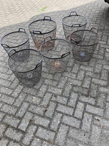 Mooie oude metalen aardappelmanden 25 euro per stuk beschikbaar voor biedingen