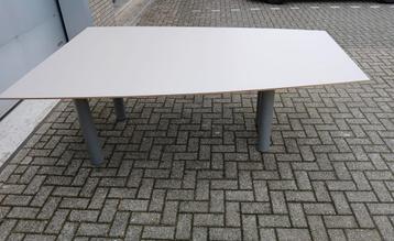 Grote eettafel vergadertafel kantinetafel tafel werktafel beschikbaar voor biedingen