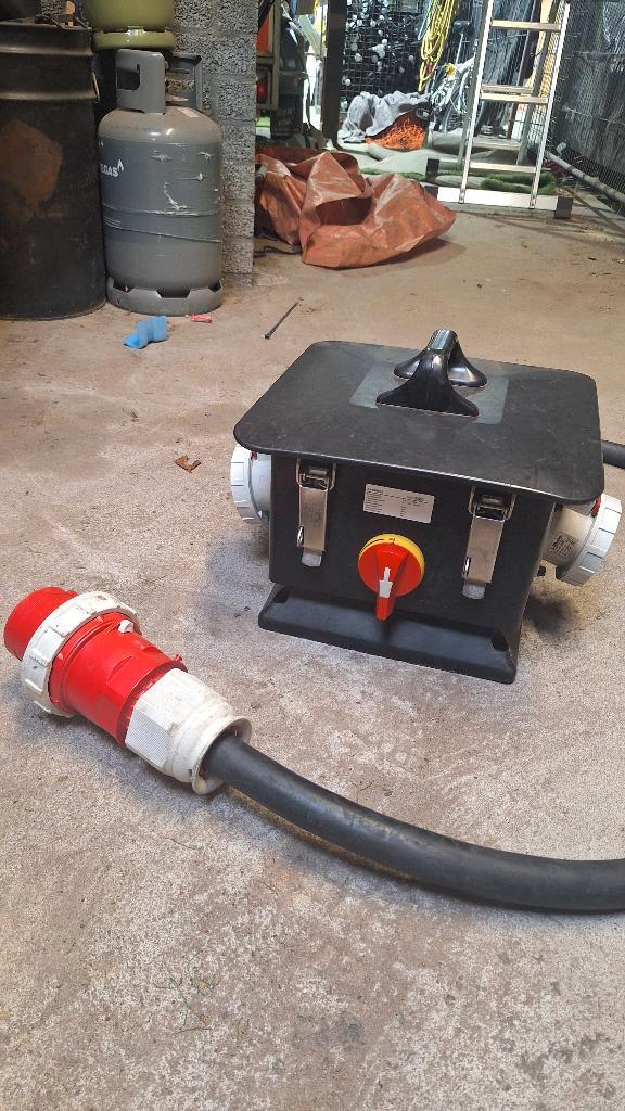 125 amp Krachtstroom verdeler naar 2x63 Amp, Doe-het-zelf en Verbouw, Elektra en Kabels, Zo goed als nieuw, Overige typen, Ophalen