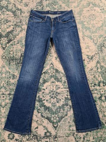 Levi's modern rise bootcut skinny W30 L34 WMN Tulsi3034

 beschikbaar voor biedingen