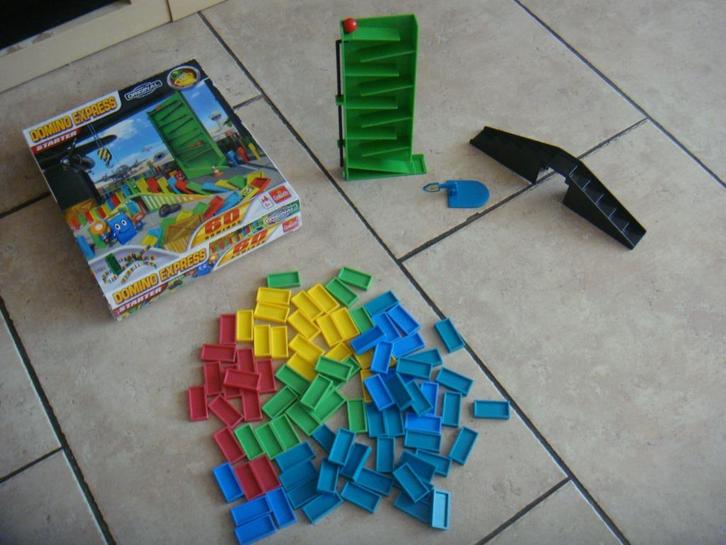 Domino express starter met 89 domino psc, Kinderen en Baby's, Speelgoed | Bouwstenen, Gebruikt, Ophalen of Verzenden