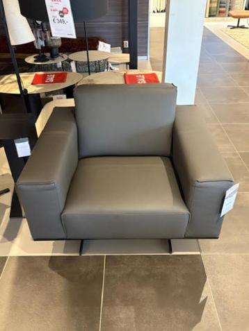Montel fauteuil showroom beschikbaar voor biedingen