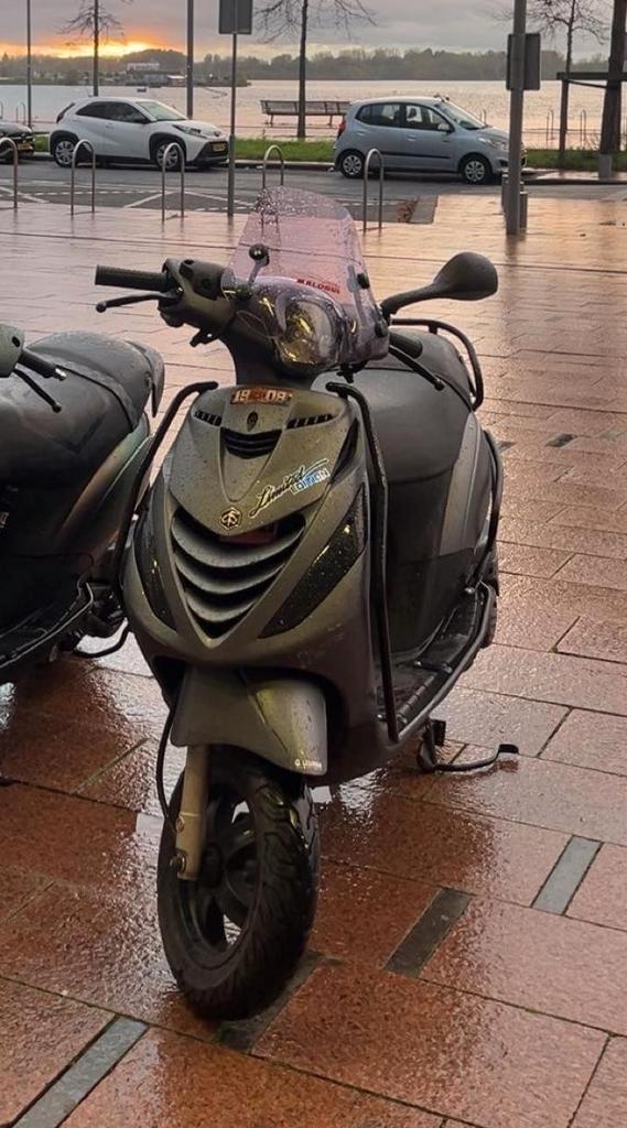 Piaggio Zip 4T - veel optie,s evt ruilen voor 2tact 80cc, Fietsen en Brommers, Snorfietsen en Snorscooters, Gebruikt, Piaggio