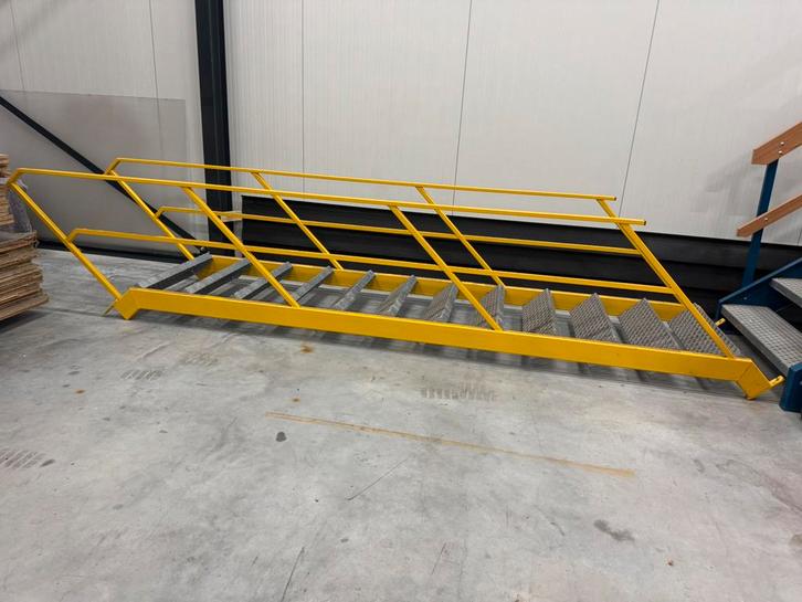 Stalen bordestrap, trap met bordes entresol verdiepingsvloer, Diversen, Trapliften, Zo goed als nieuw, Ophalen