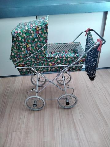 Gepimpte vintage poppenwagen beschikbaar voor biedingen