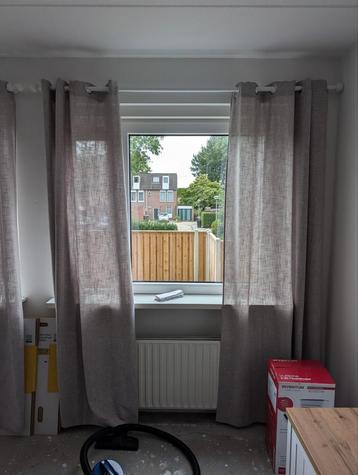 Gordijnen grijs/beige met roedes erbij zie fotos beschikbaar voor biedingen