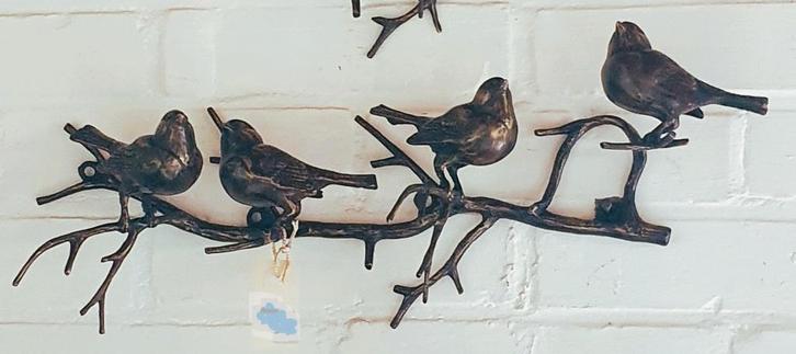 4 VOGELS OP TAK / BRONS / WANDHANGER / horizontaal, Tuin en Terras, Tuinbeelden, Nieuw, Dierenbeeld, Ophalen of Verzenden