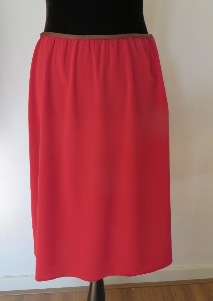 PRADA I Mooi Rokje I Maat 38/40 I Rood I 100% zijde I 🎄TIP, Kleding | Dames, Rokken, Zo goed als nieuw, Maat 38/40 (M), Rood
