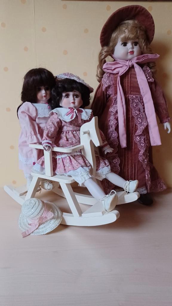 Porseleinen Poppen met Hobbelpaard, Antiek en Kunst, Antiek | Speelgoed, Ophalen of Verzenden