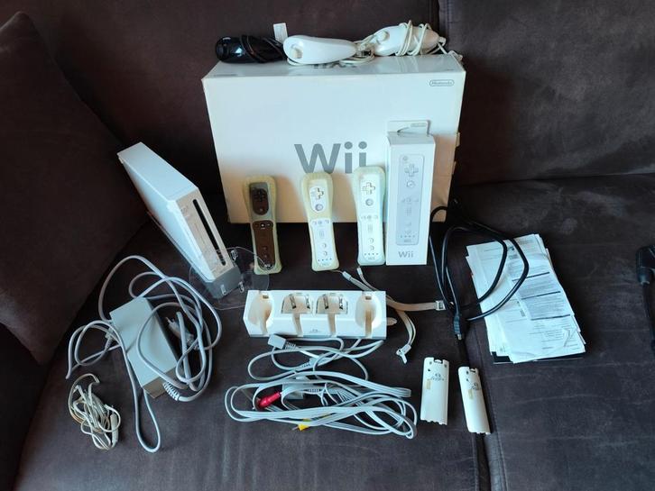 Nintendo wii waarde peiling!, Spelcomputers en Games, Spelcomputers | Nintendo Wii, Zo goed als nieuw, Met 3 controllers of meer